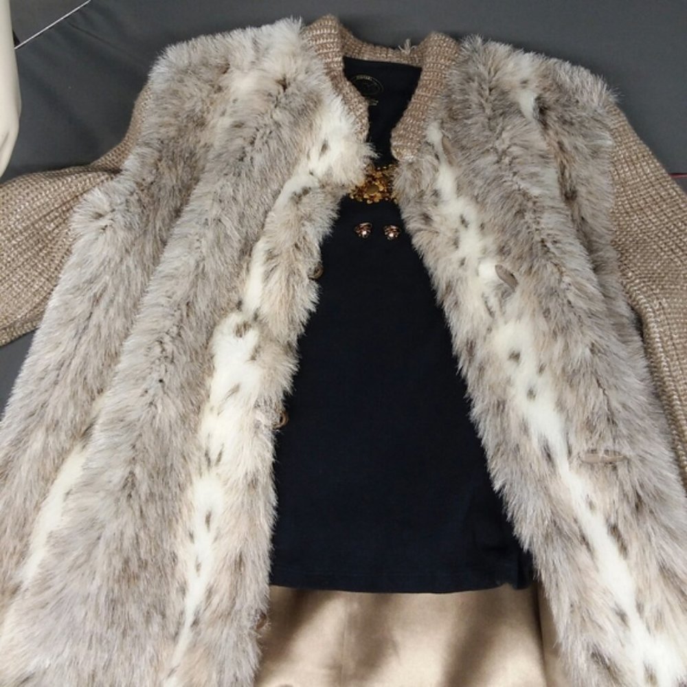 Beautiful Faux Fur Coat!